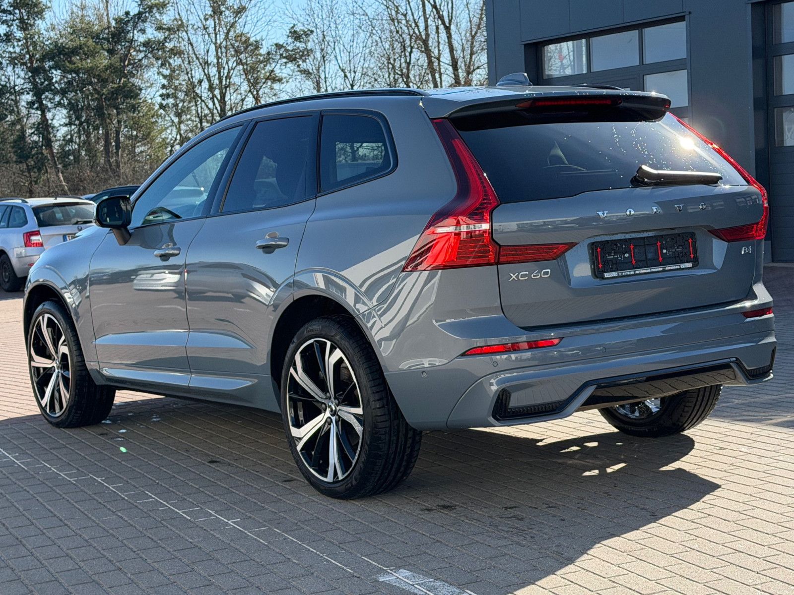 Fahrzeugabbildung Volvo XC60 B4 B Plus Dark*H&K*360°*PANO*AHK*STHZG*