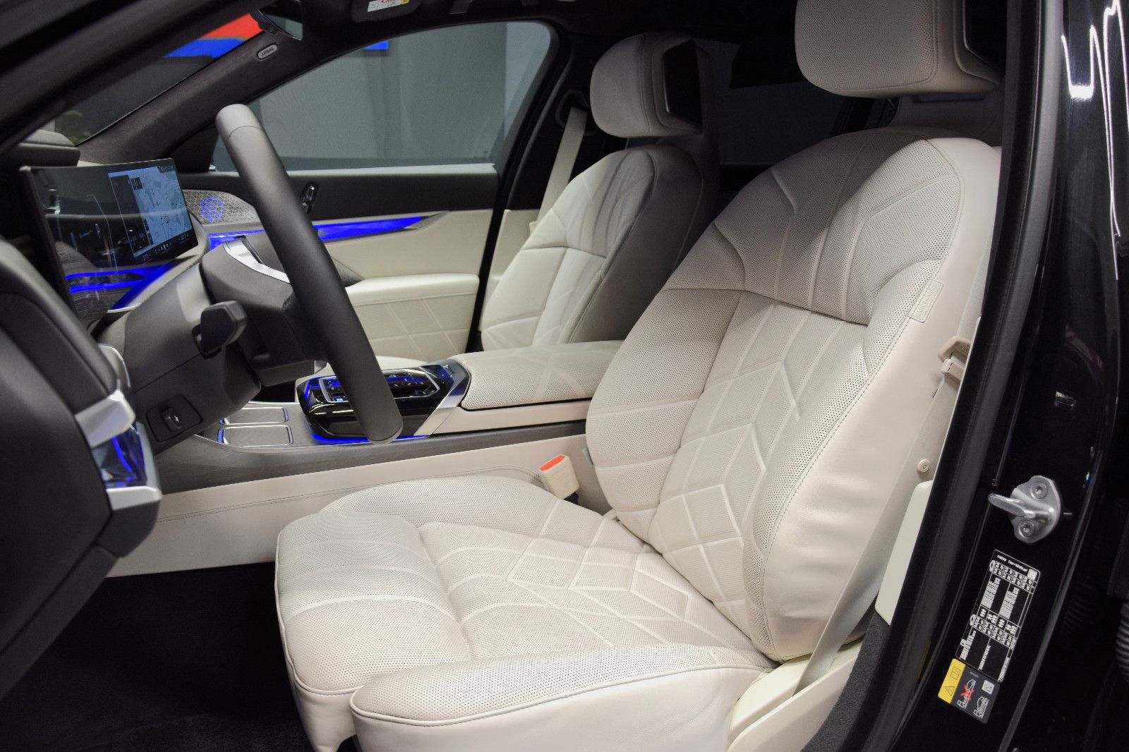 Fahrzeugabbildung BMW i7 xDrive 60 Design Pure Exce Fond-Ent. Kristall