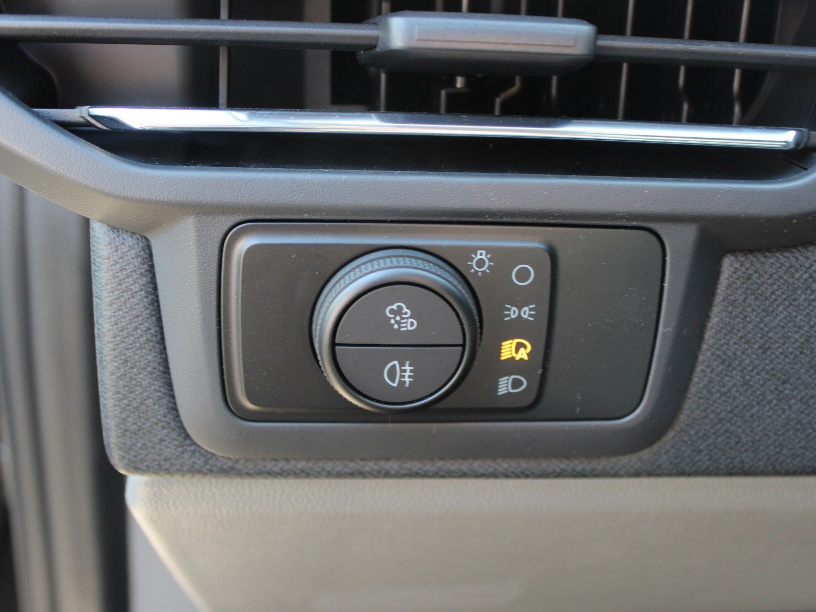 Fahrzeugabbildung Ford Tourneo Custom 320 L1 Tourneo Active FWD Bus