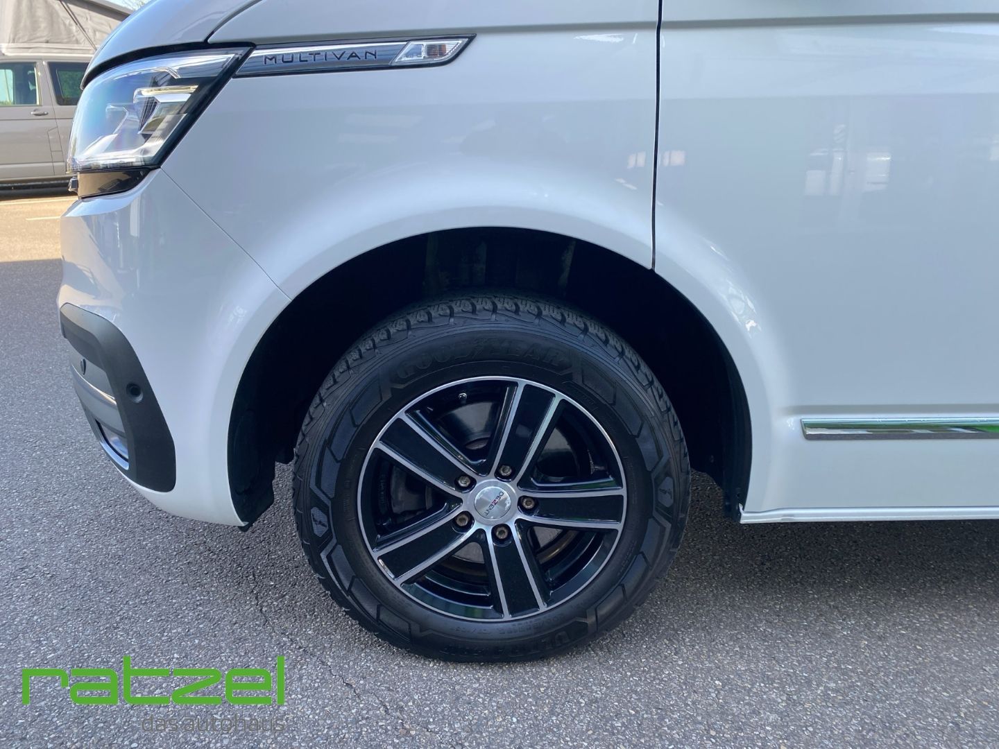 Fahrzeugabbildung Volkswagen T6.1 Multivan 2.0 TDI DSG Generation Six AHK-abn