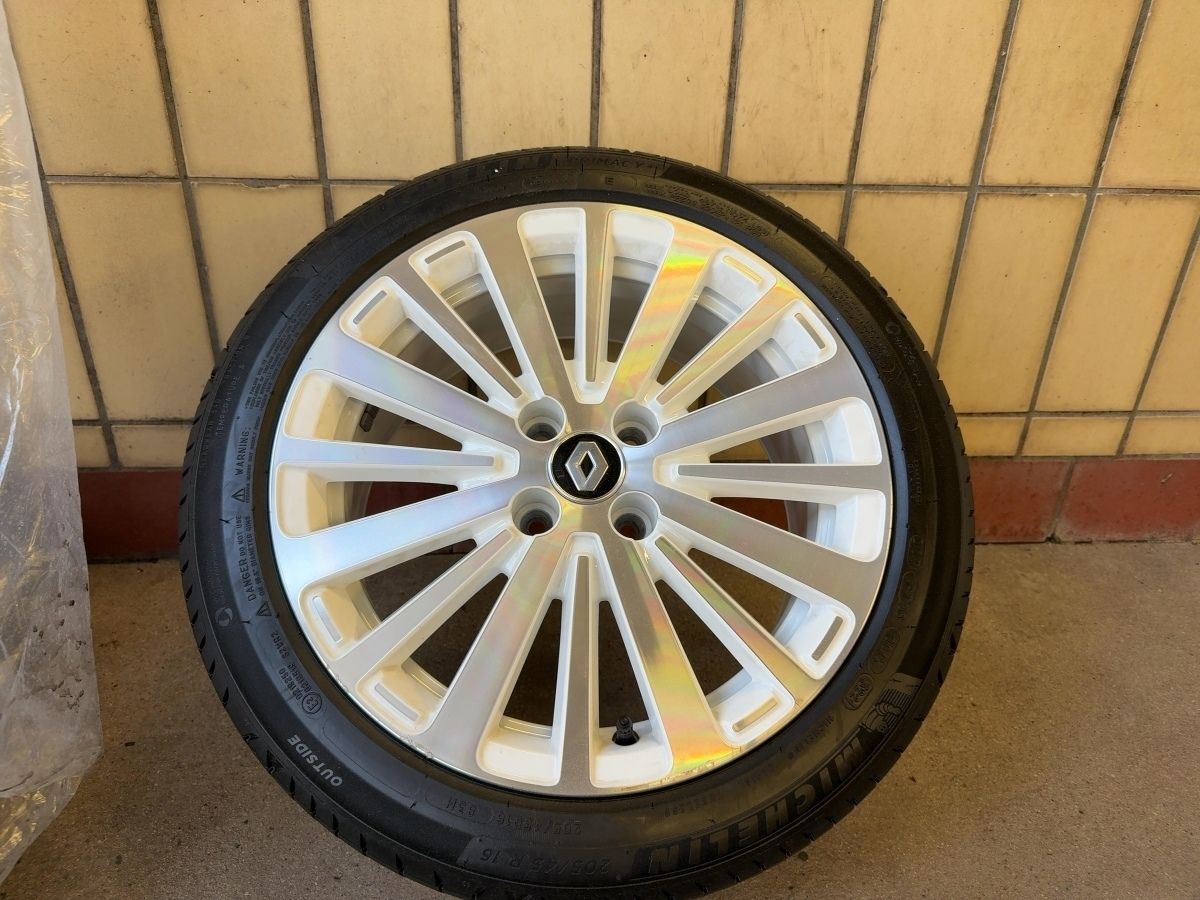 Fahrzeugabbildung Renault Twingo E-TECH VIBES Kamera EPH Klimaaut. SHZ