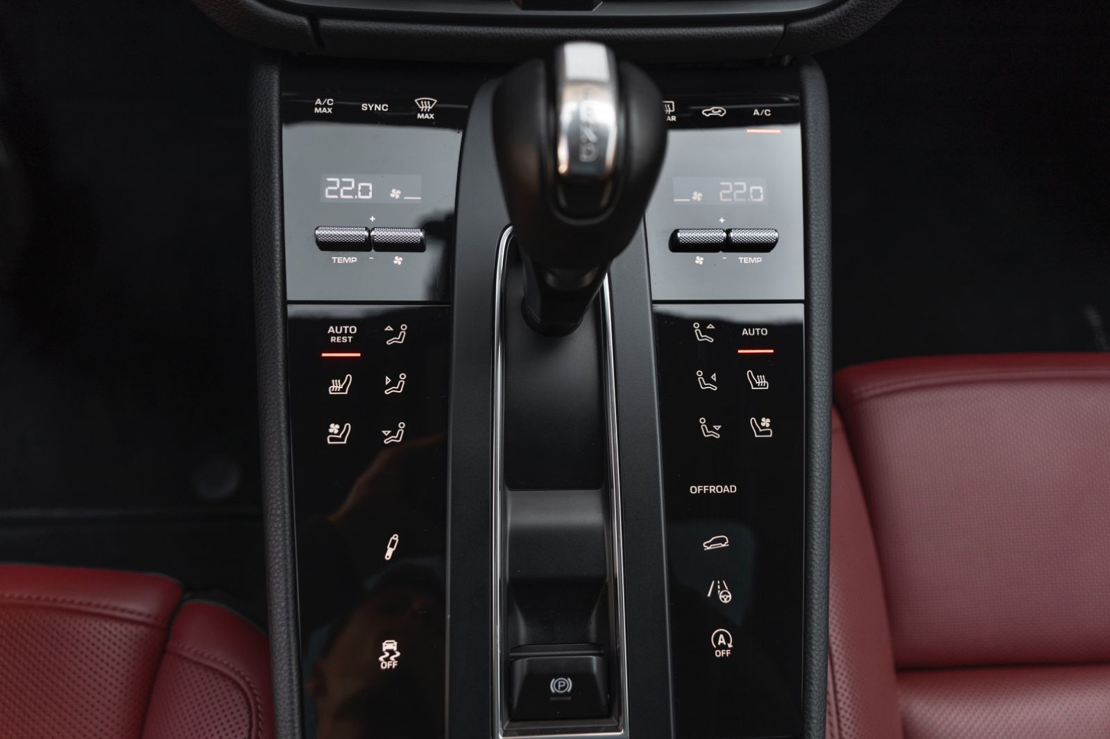 Fahrzeugabbildung Porsche Macan PASM CHRONO LED CARPLAY PANO 360° BOSE PDC