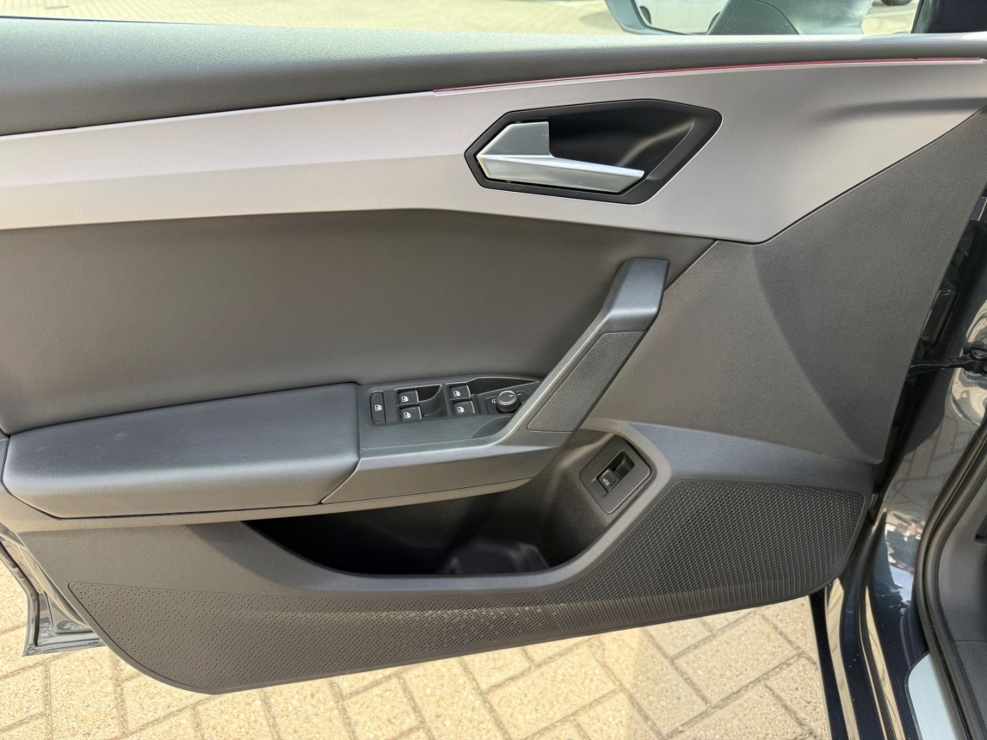 Fahrzeugabbildung SEAT Leon Sportstourer1.5eTSI FR  AHK LED Carplay Nav