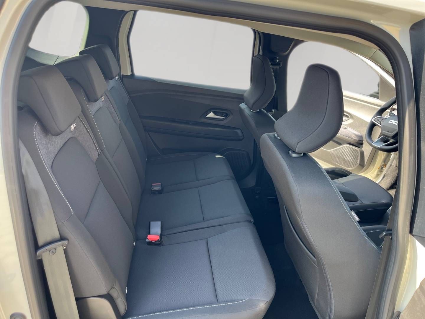 Fahrzeugabbildung Dacia Jogger Expression TCe 110 7-Sitzer