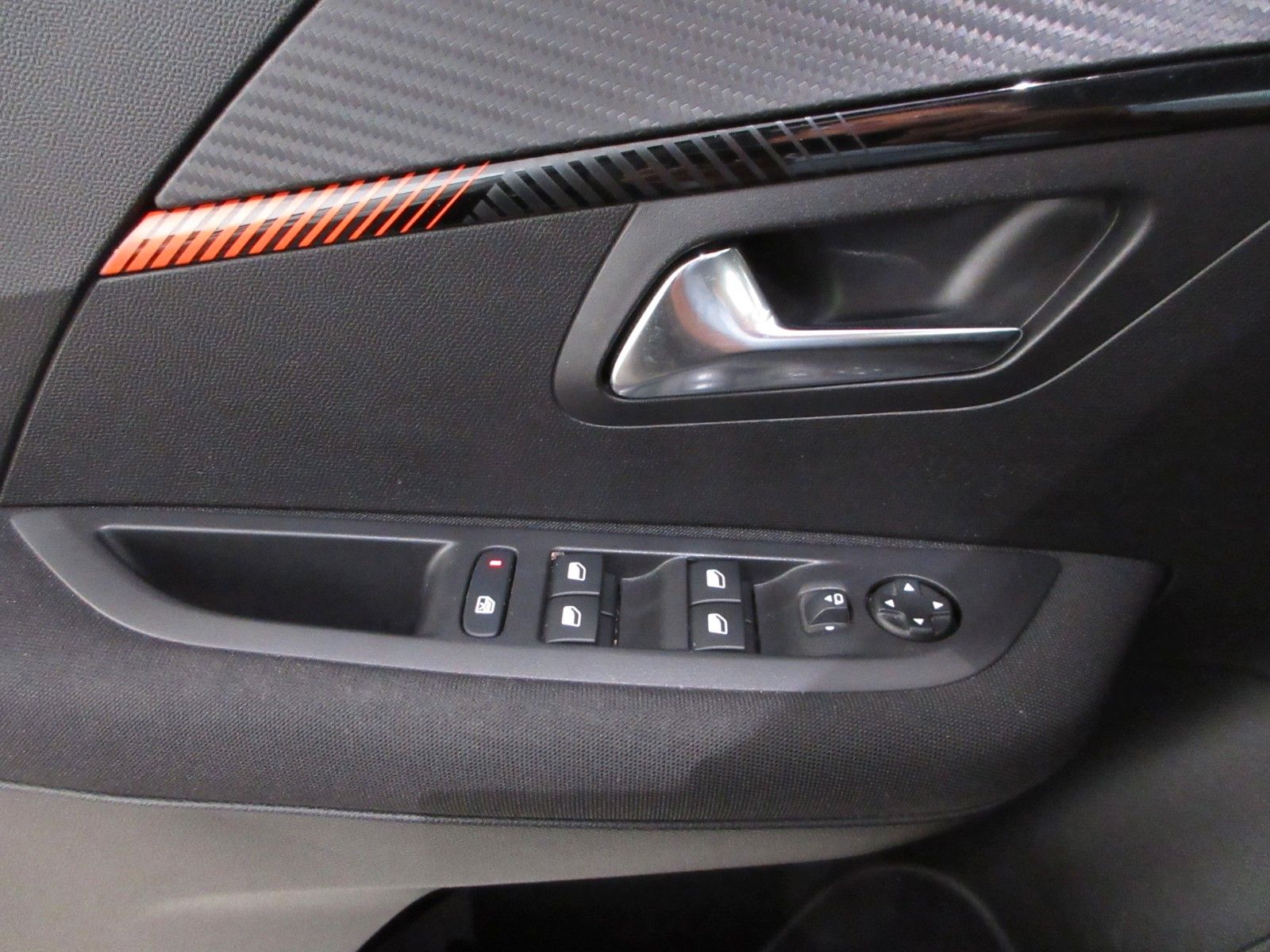 Fahrzeugabbildung Peugeot 208 Active Pack 1.2T LED/NAVI/PDC/ALU/TEMPOMAT