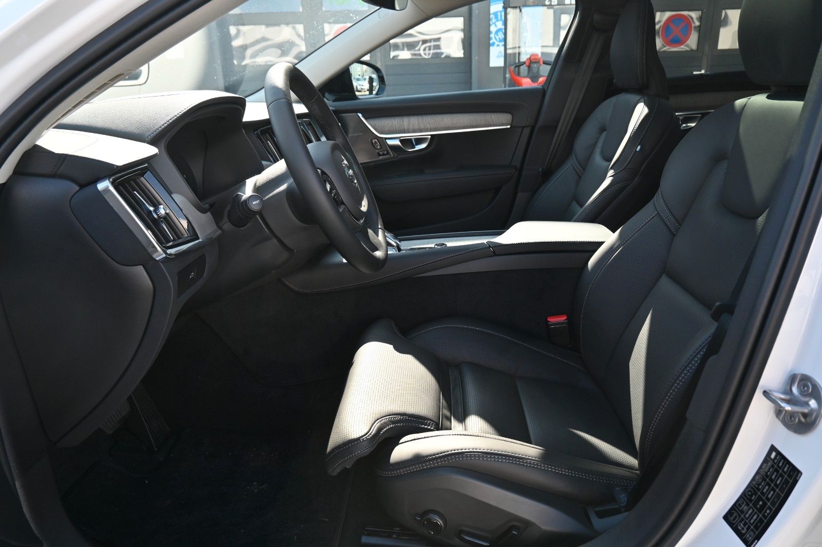 Fahrzeugabbildung Volvo V90 B4 Diesel Plus Dark*Pano*360°*STHZG*21 Zoll*