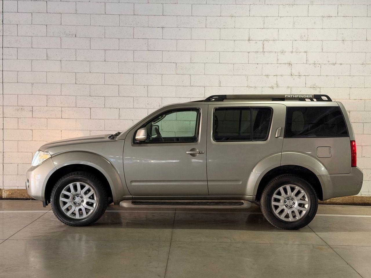 Nissan Pathfinder 2011 — photo 10