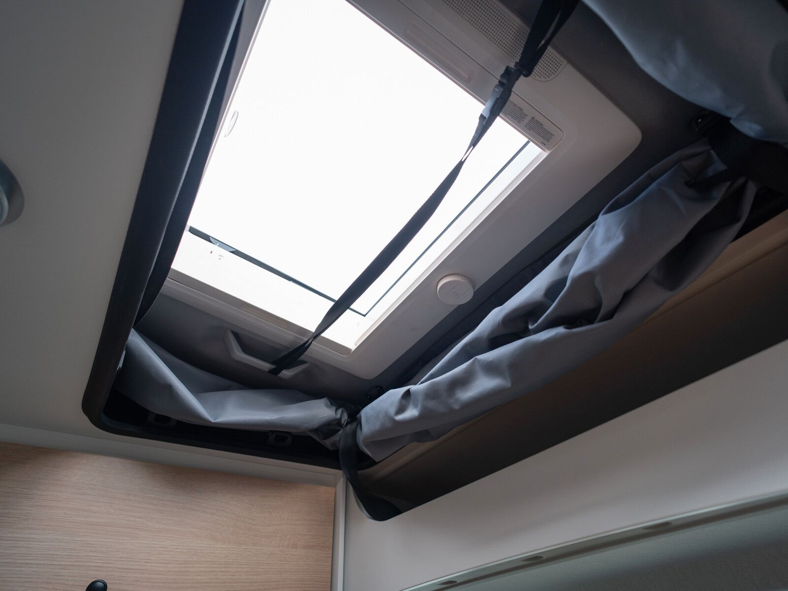 Fahrzeugabbildung Sunlight Cliff XX 600 RT Aufstelldach, Dieselheizung uvm.