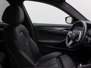 Fahrzeugabbildung BMW 520d M Sport  Kamera HUD DAB HiFi AHK DisplayKey
