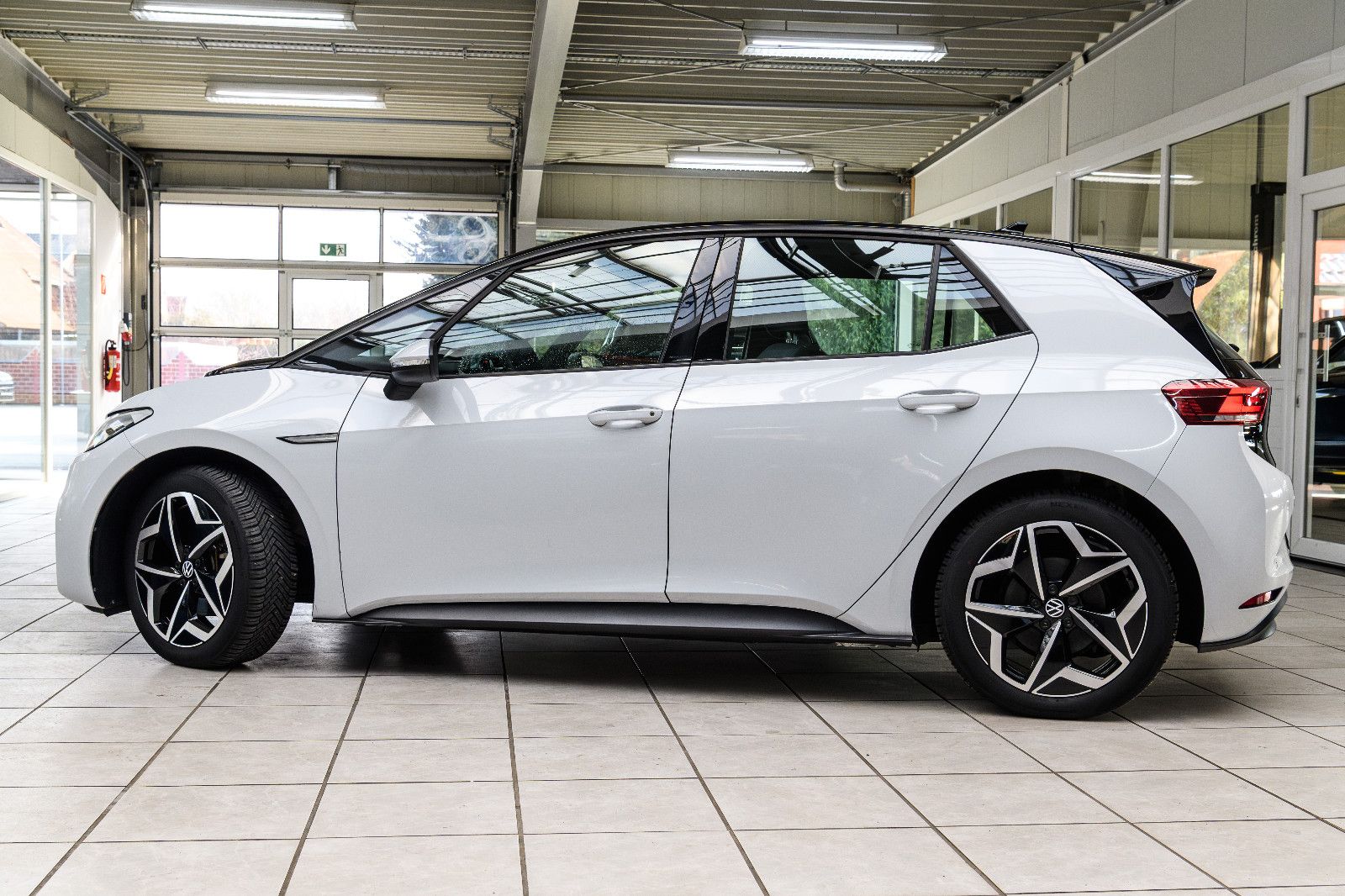 Fahrzeugabbildung Volkswagen ID.3 Pure Performance LED+NAVI+PDC+APP+GJ-REIFEN