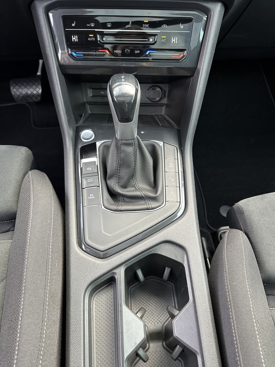 Fahrzeugabbildung Volkswagen Tiguan 2.0 TDI DSG Sport NAV+LED+PANO+ACC+KAM+VC