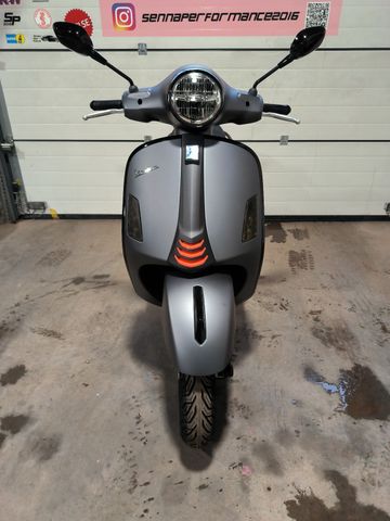 Vespa GTS 300 Supersport 2024 "Black Edition" Arrow