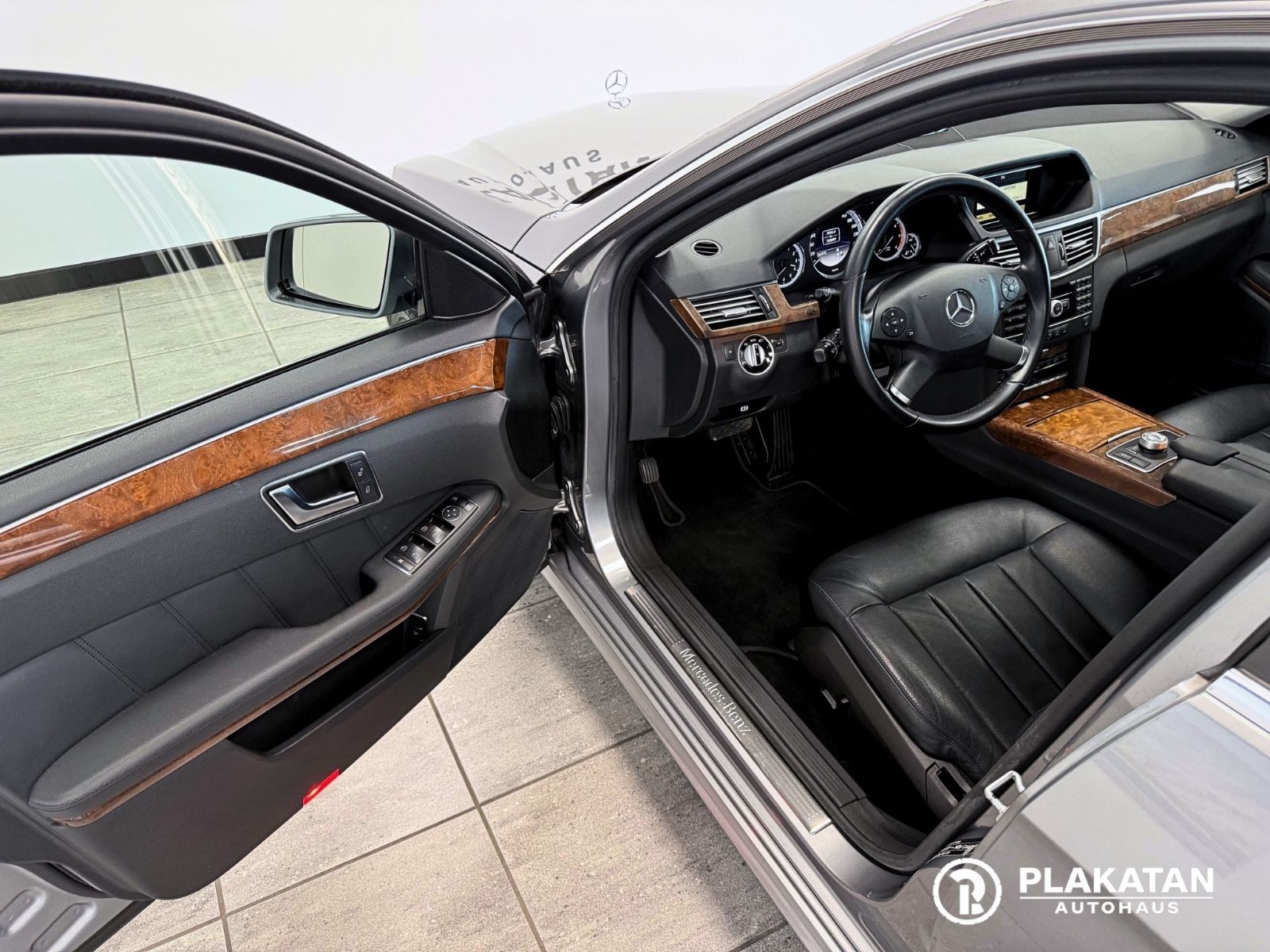 Fahrzeugabbildung Mercedes-Benz E 250 CDI T-Modell Leder AHK MB-Service