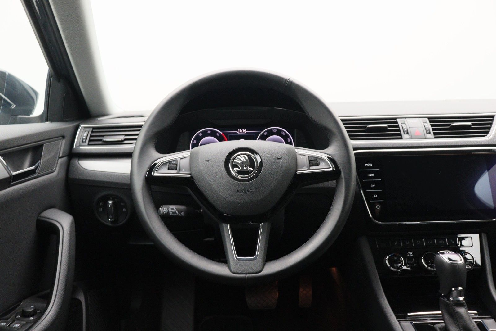Fahrzeugabbildung SKODA Superb Combi ACC NaviXenon DSG  PDC SHZ v+h