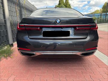 BMW 730 - 7