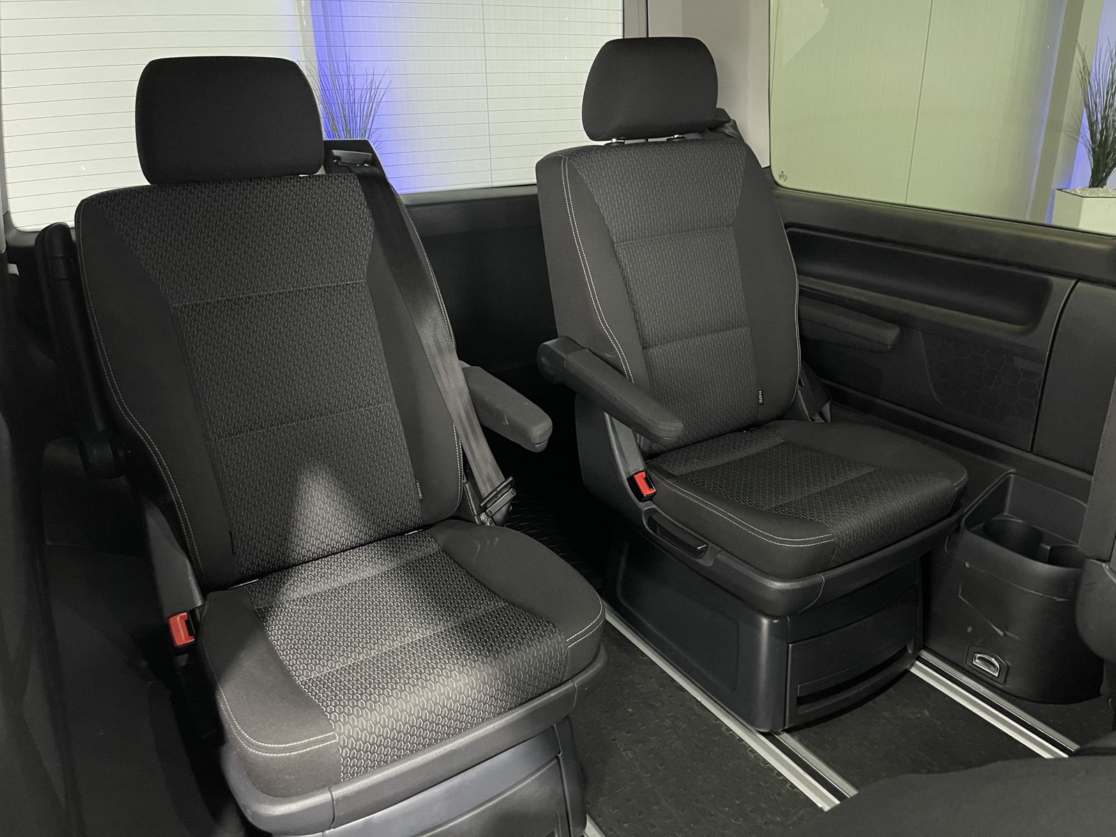 Fahrzeugabbildung Volkswagen T6 Multivan 6.1 2.0 TDI*Trendline*LED*Cam*AHK*