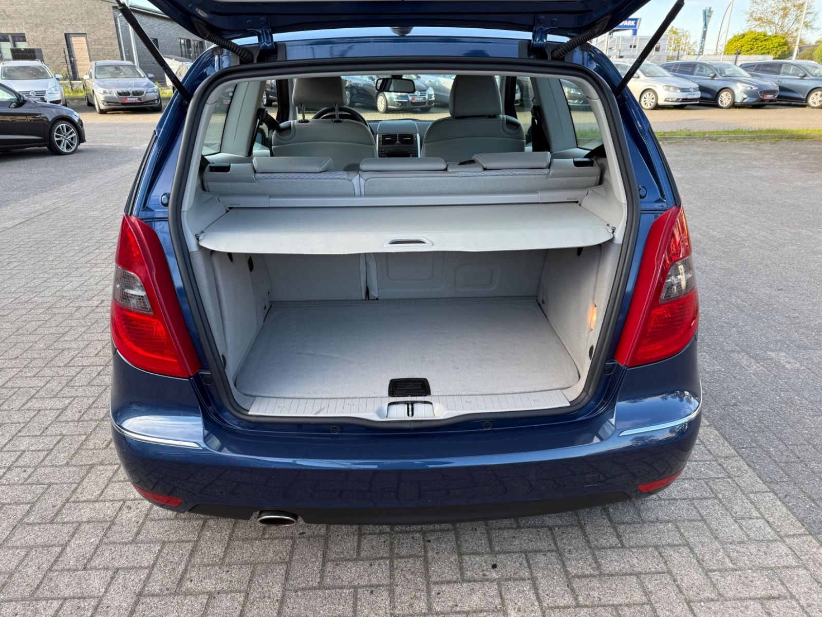 A 200 A A 200*Aut.*NUR-98.000-KM*LEDER*AVANTGARD