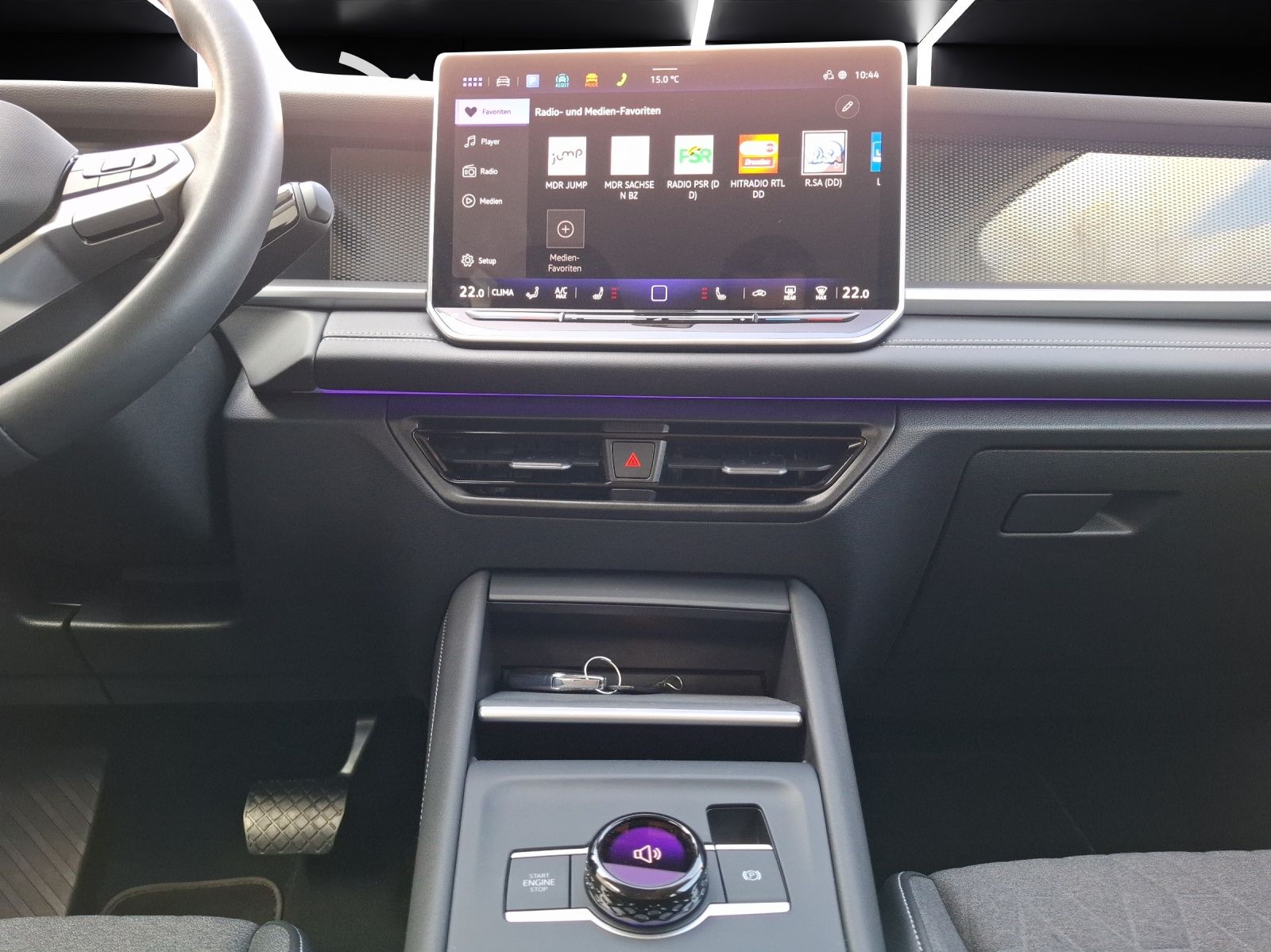 Fahrzeugabbildung Volkswagen Tayron eTSI Life DSG 7-Si Matrix AHK Navi AID AC