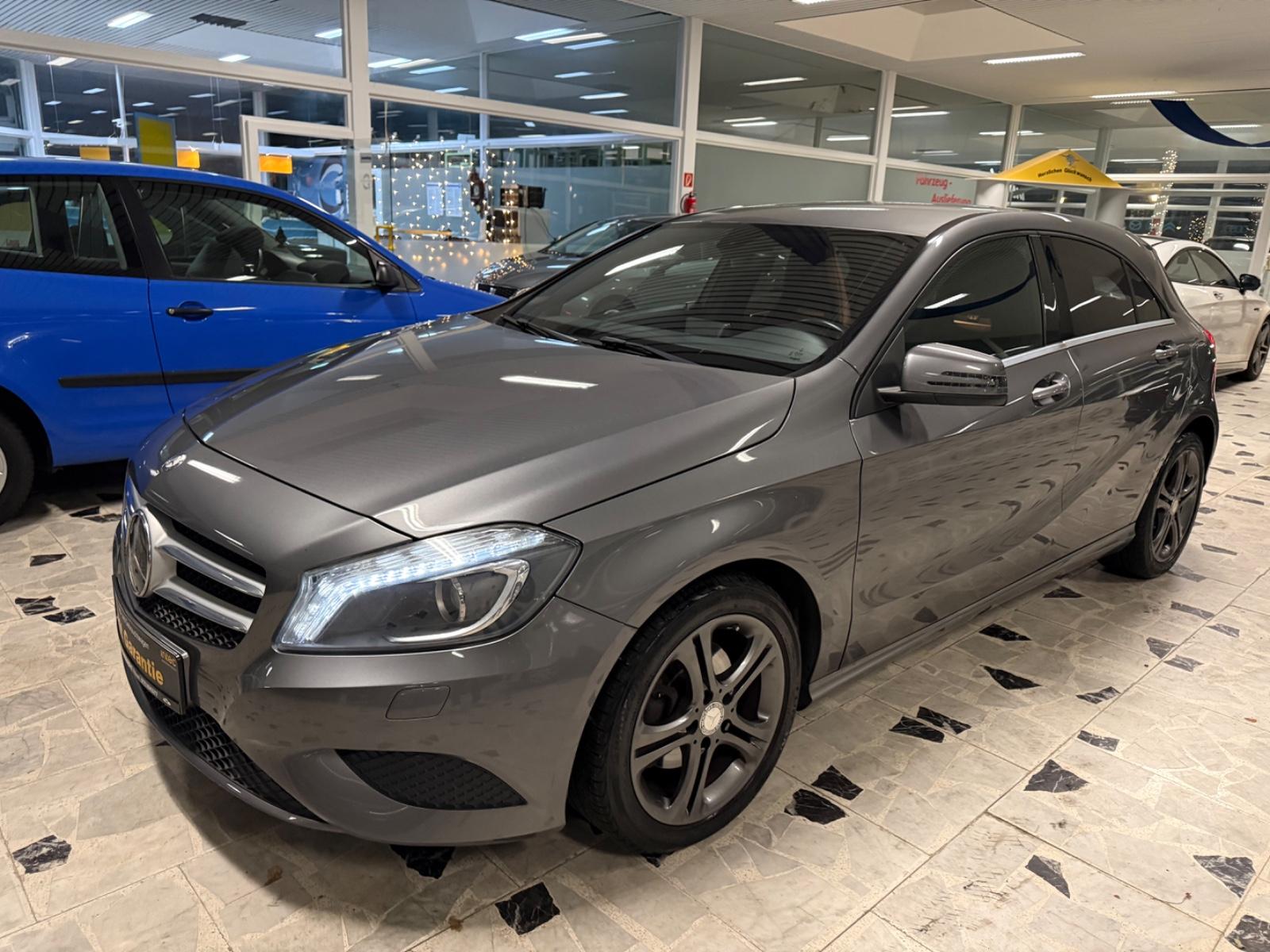 Mercedes-Benz A 180 Rückfahrkamera Navi Leder XENON Kamera