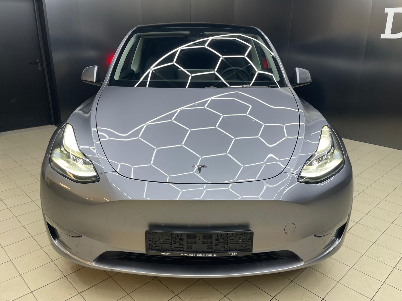 Fahrzeugabbildung Tesla Model Y Long Range Perform AWD+AHK+PANO+LED+ACC+