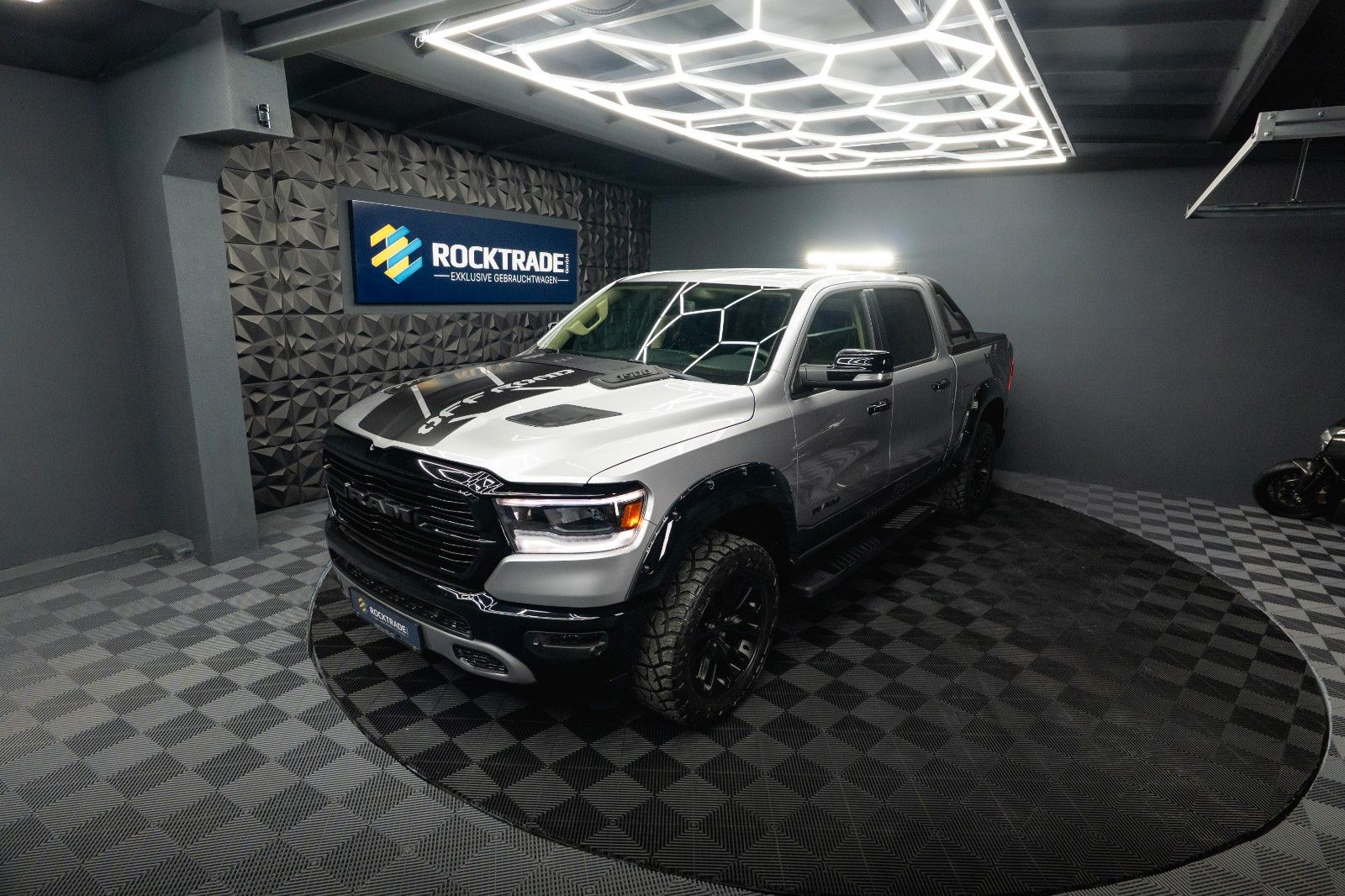 Fahrzeugabbildung Dodge RAM 5.7 V8 HEMI 4x4 NIGHT-Edition LARAMIE *LED*