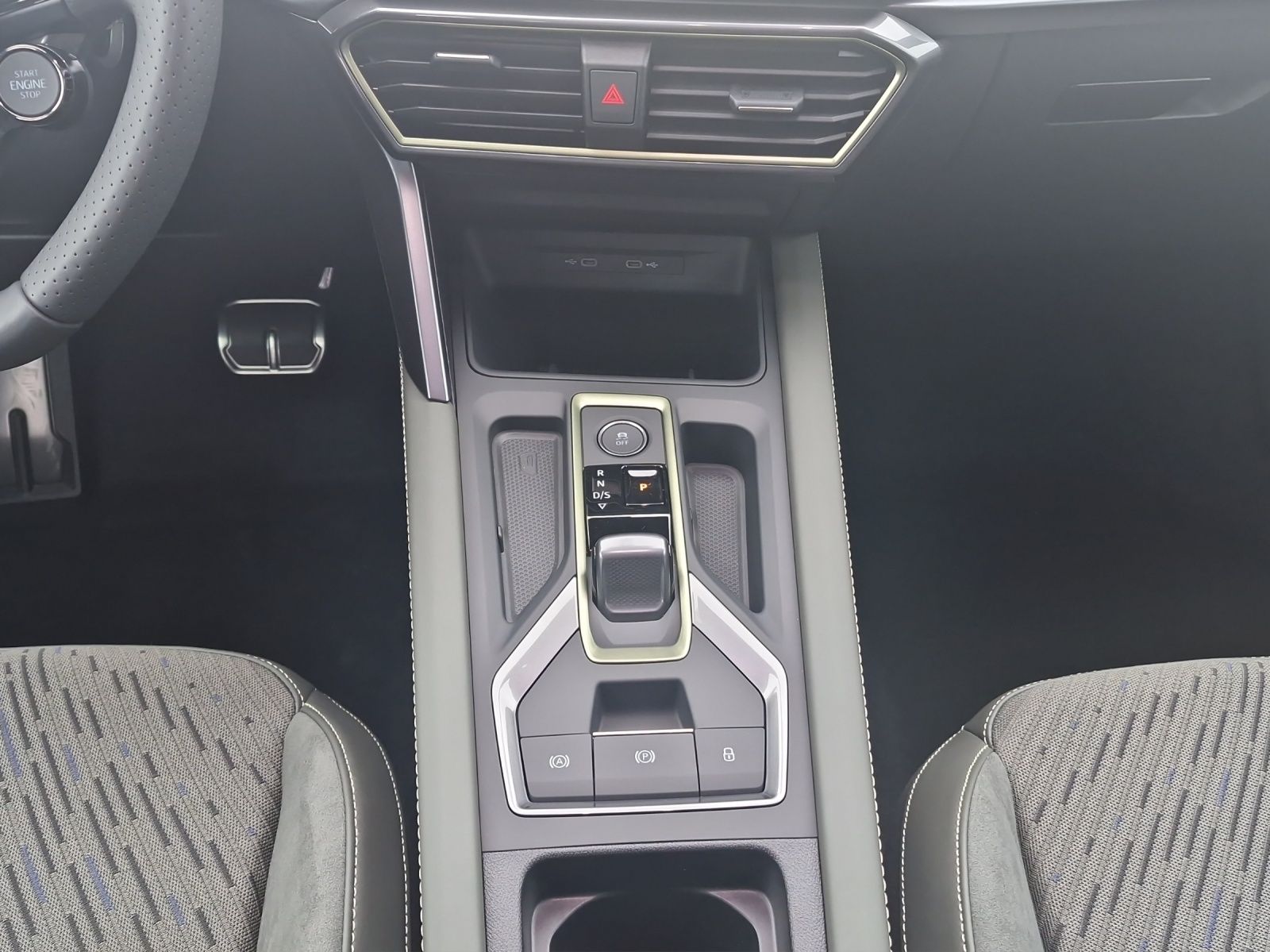 Fahrzeugabbildung CUPRA Leon Sportstourer 2.0 TSI 4Drive VZ AHZ Matrix P