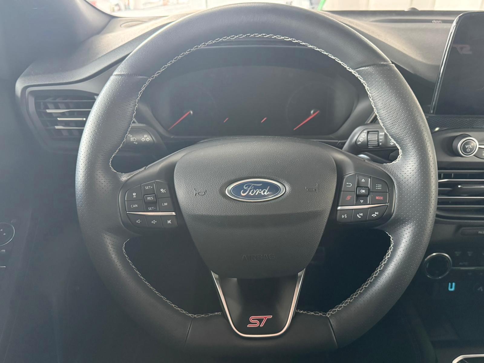 Ford Focus Lim. ST*Navi&Kam*PDC*Shz*Head-up*Panoram.