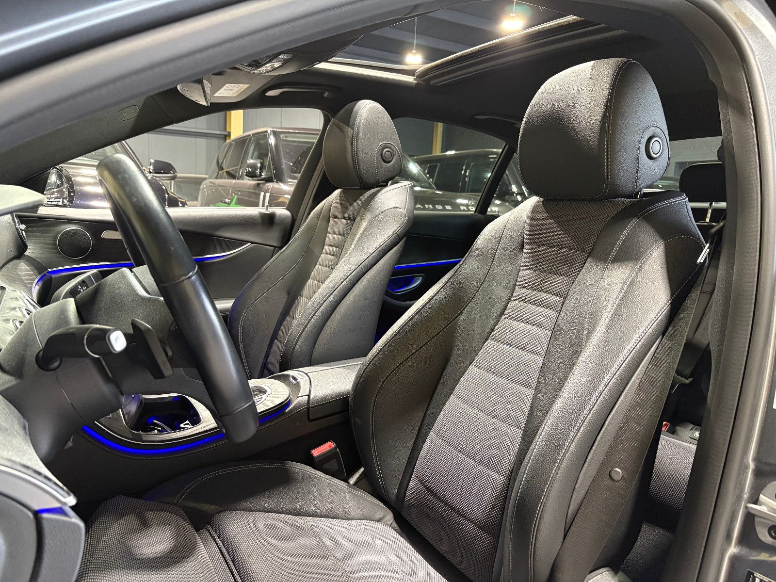 Fahrzeugabbildung Mercedes-Benz E 200 Lim./PANO/AMBIENTE/APPLE/SHZ/KLIMA/