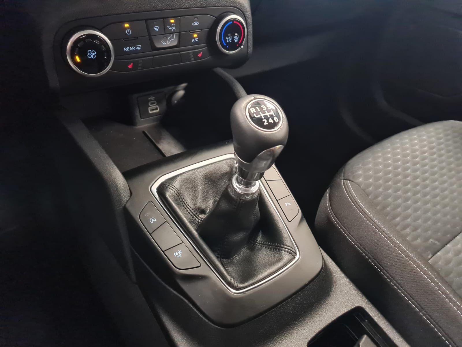 Fahrzeugabbildung Ford Kuga Cool & Connect / LED / 1. HAND