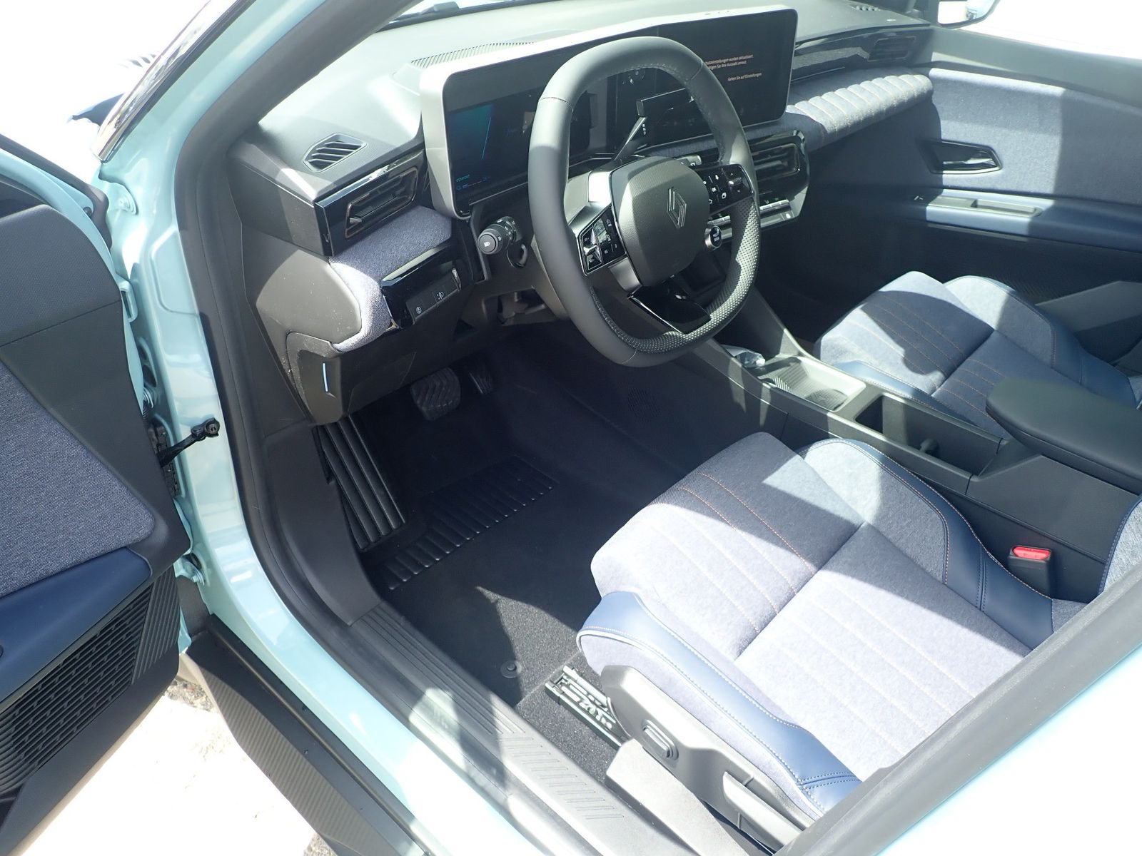 Fahrzeugabbildung Renault R 4 E-Tech elektrisch Techno "plein sud" 150 Com