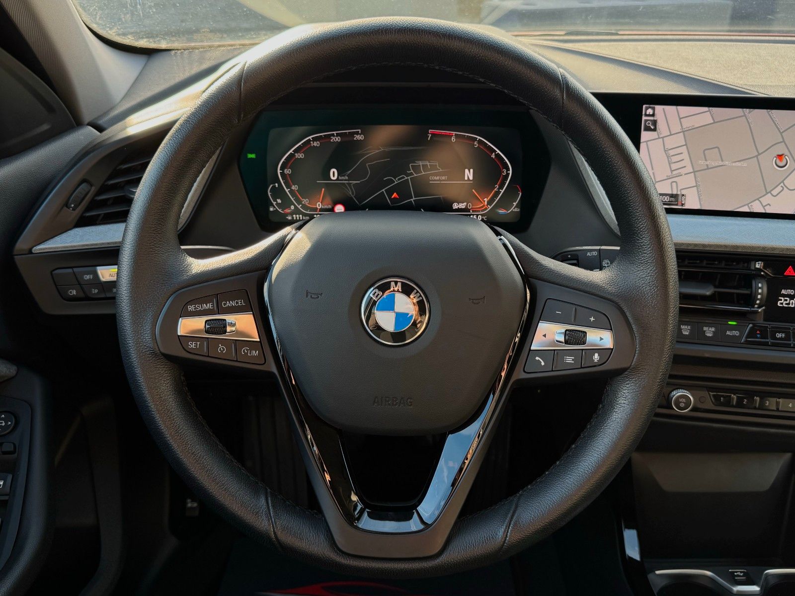 Fahrzeugabbildung BMW 118i F40 Advantage LCProf Navi Temp PDC LED DAB