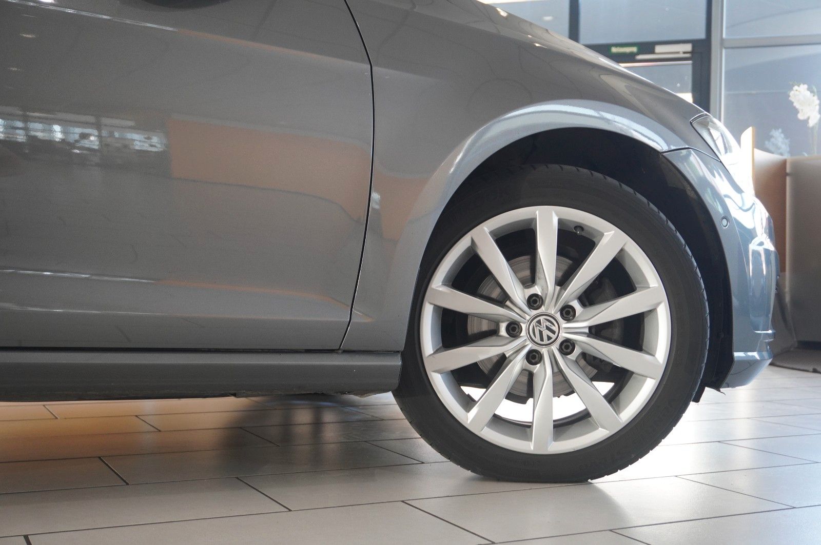 Fahrzeugabbildung Volkswagen Golf VII VAR. 1.6 TDI IQ-DRIVE NAVI/LED/ACC/AHK