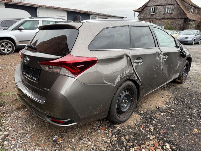 Toyota Auris Touring Sports Hybrid Team D