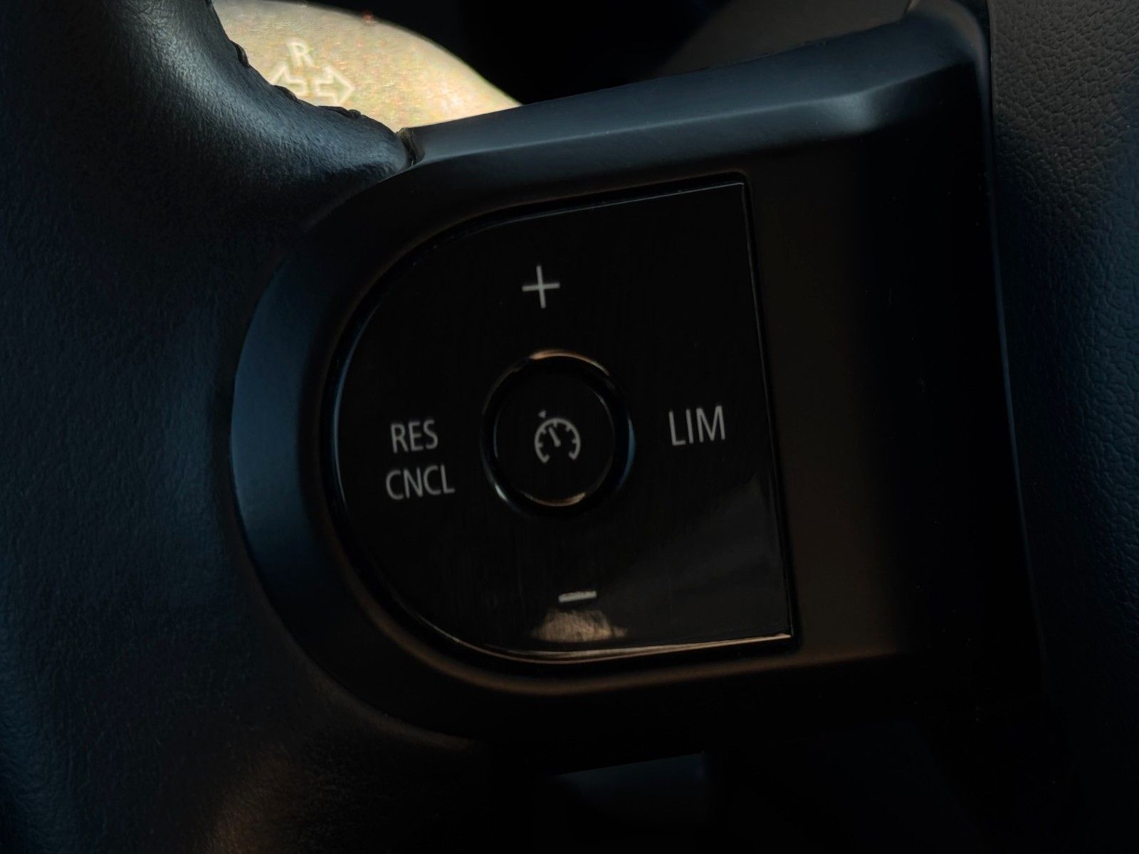 Fahrzeugabbildung MINI One Aut. Blackyard Tempomat Sitzheizung BLT LED