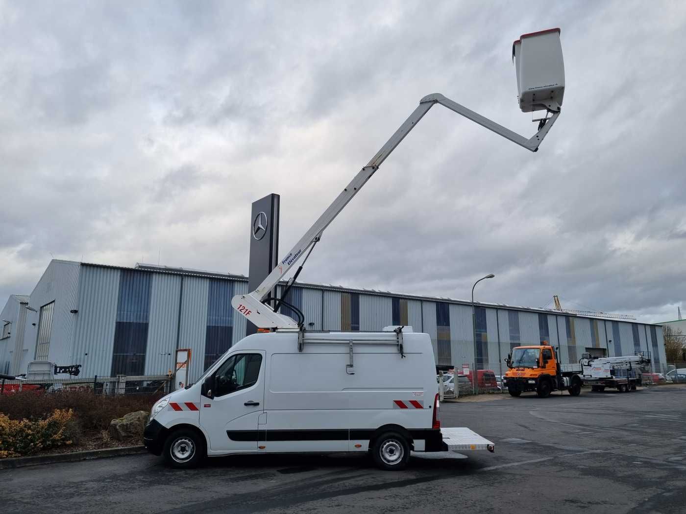 Fahrzeugabbildung Renault Master 2.3 dCi / France Elevateur 121FT, 12m