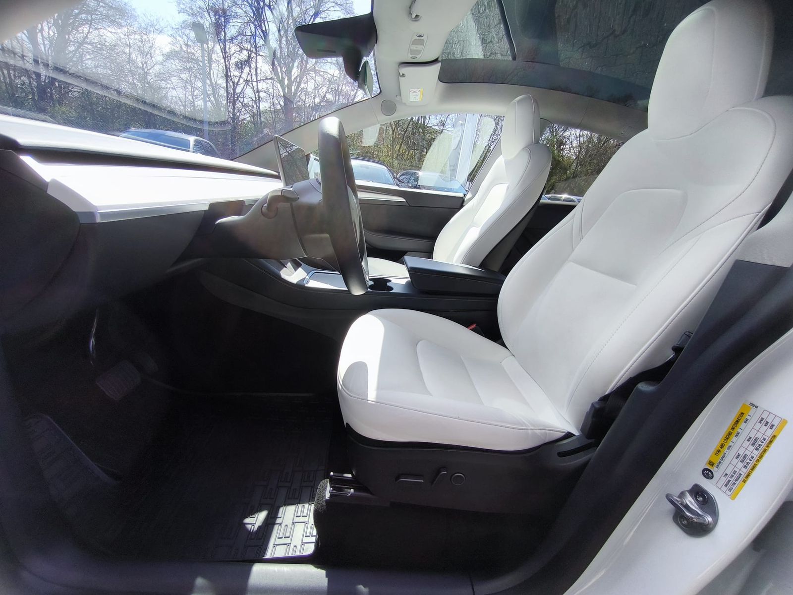 Fahrzeugabbildung Tesla Model Y LR Dual AWD PANO+STDHZ+NAVI+LED+ACC+19"+