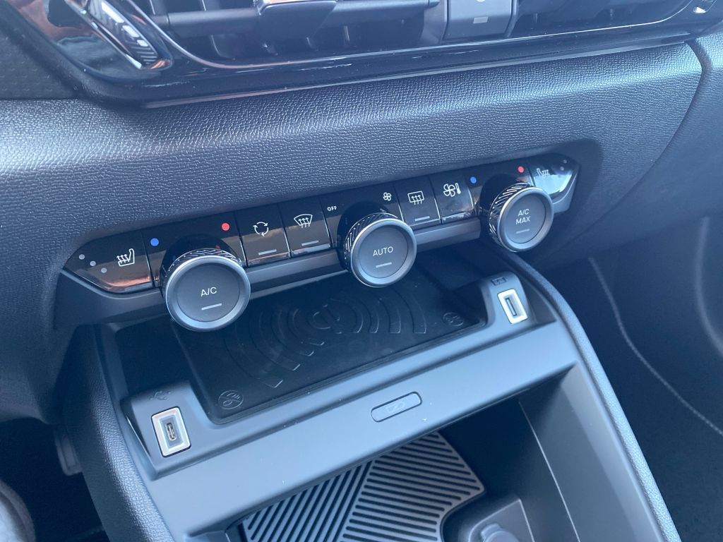Fahrzeugabbildung Citroën C4 Hybrid 145 Automatik MAX *Winter- u. Techno-P