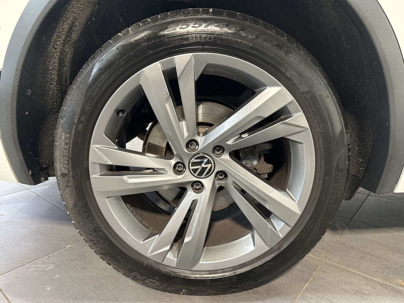 Fahrzeugabbildung Volkswagen Tiguan Allspace R-Line 4M NAV+LED+HEAD-UP+AHK+VC