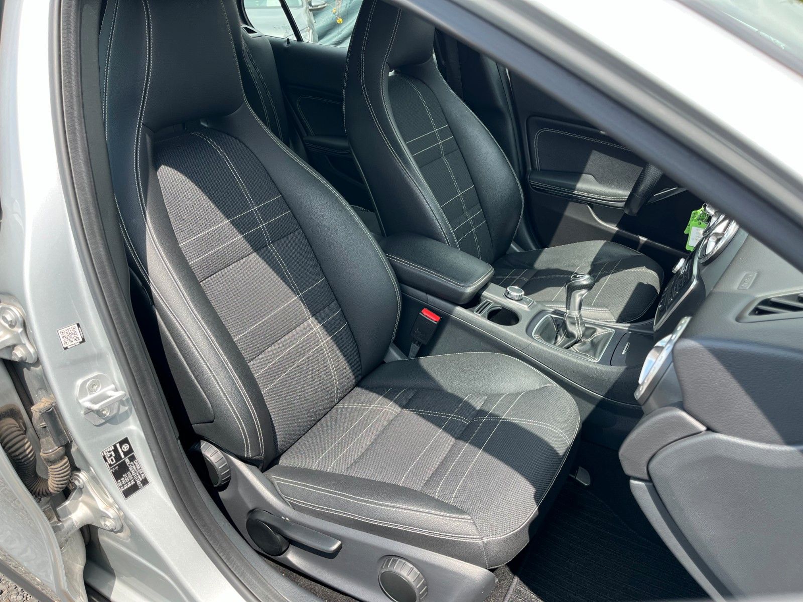 Fahrzeugabbildung Mercedes-Benz GLA 180 Urban Navi Xenon 2.HAND Leder SPORTSITZE