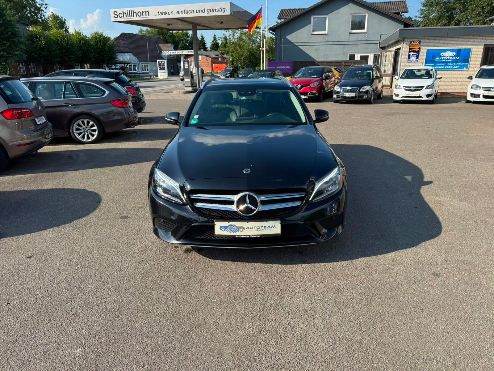 Mercedes-Benz C 220d AUTOMATIK/AHK/KAMERA/KLIMA/LEDER/PANO