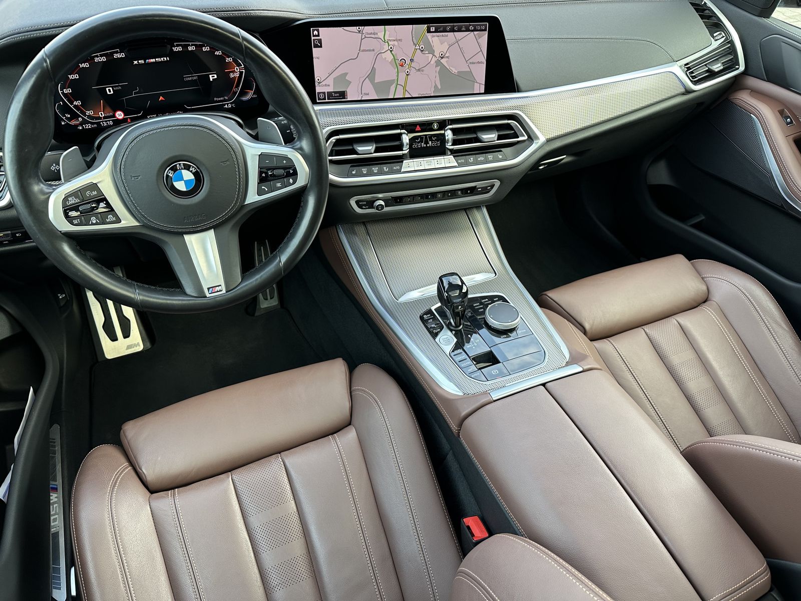 Fahrzeugabbildung BMW X5 M50i NAV+LASER+AHK+HEAD-UP+PANO+360°+ACC+21ZO