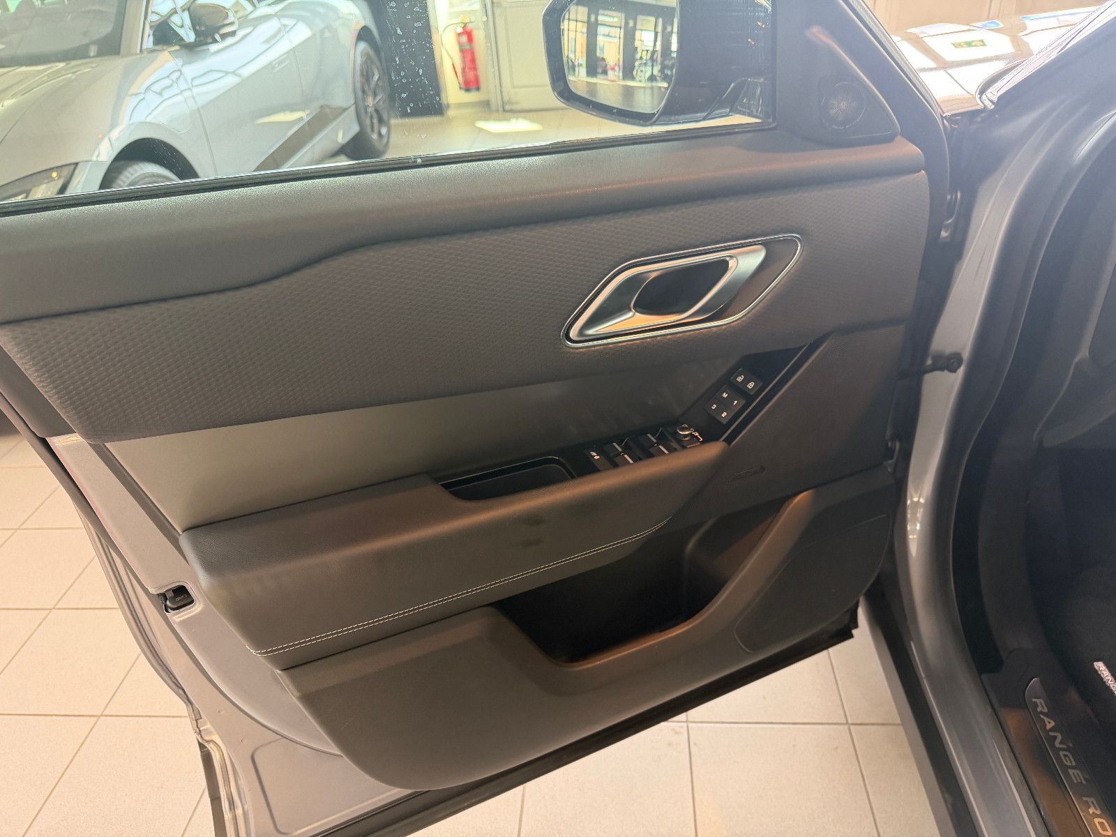 Fahrzeugabbildung Land Rover Range Rover Velar/360*KAM/LED/APPLE/LEDER/