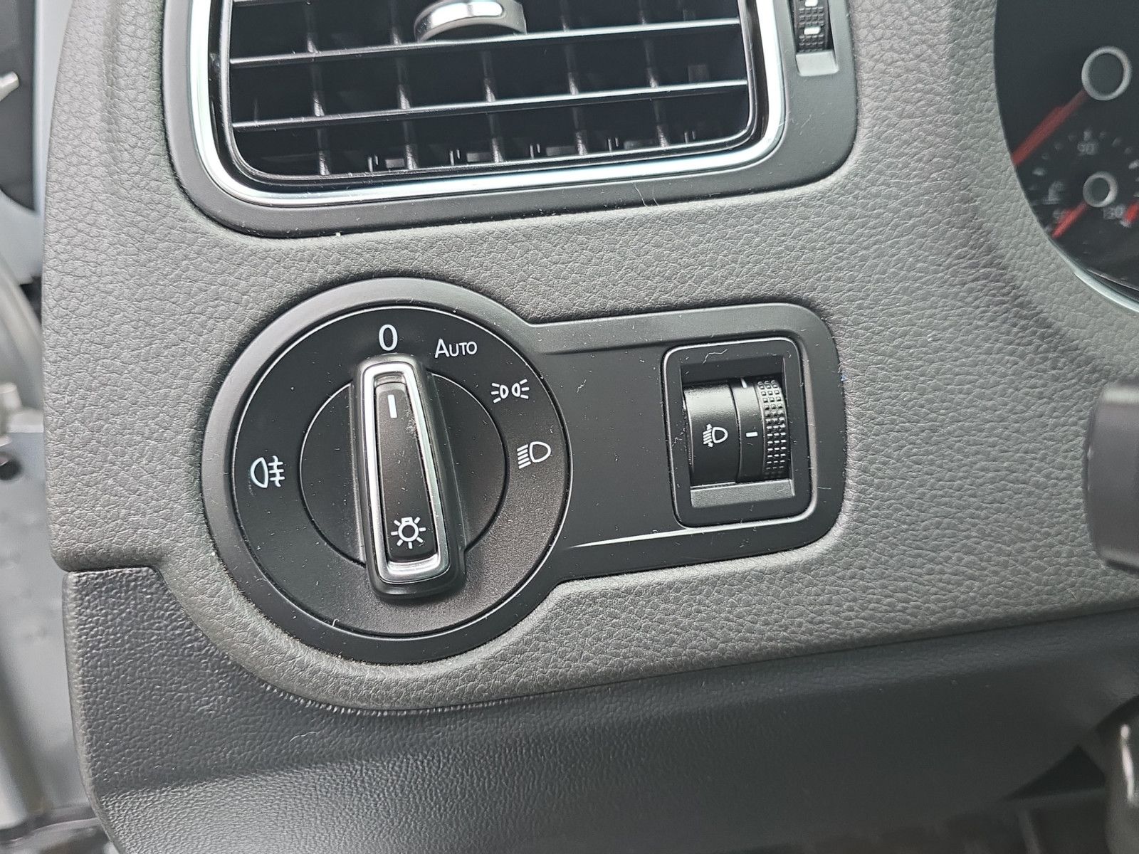 Fahrzeugabbildung Volkswagen Polo V Comfortline NAVI/ RÜCKFAHRKAMERA/ SHZ