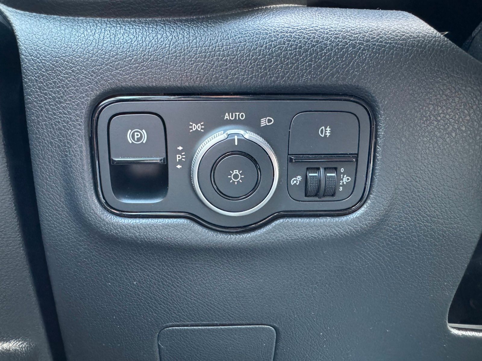 Fahrzeugabbildung Mercedes-Benz Vito 116 CDI 9G Klima Kamera AHK2,5to