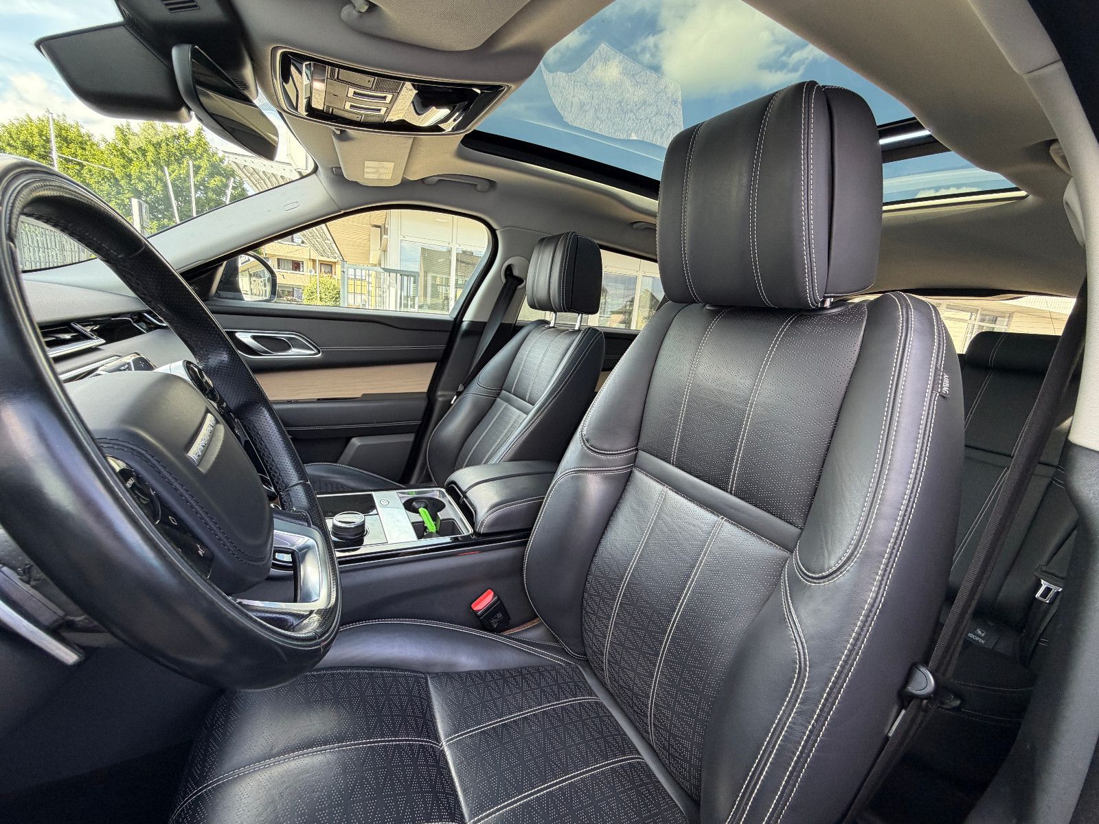 Fahrzeugabbildung Land Rover Range Rover Velar SE/PANO/KAMERA/MERIDIAN/MASSAG