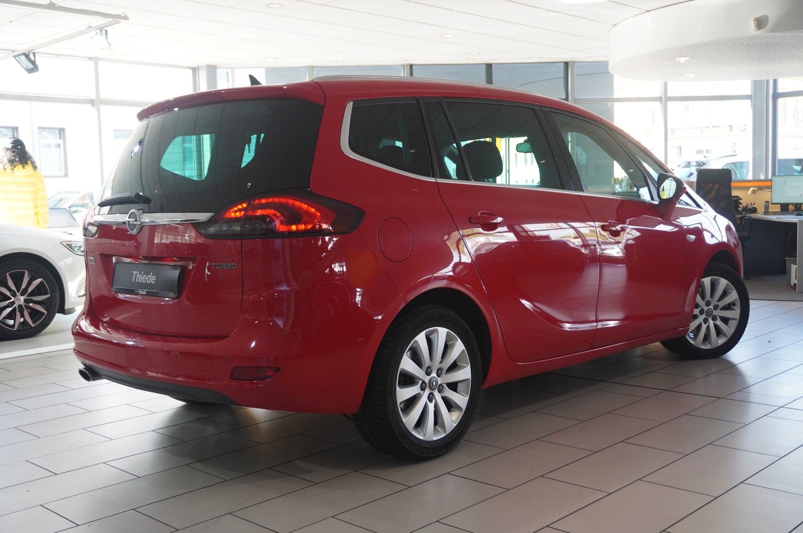 Fahrzeugabbildung Opel Zafira C Tourer 1.6T INNO. 7-SITZ NAVI/SHZ/SPORT