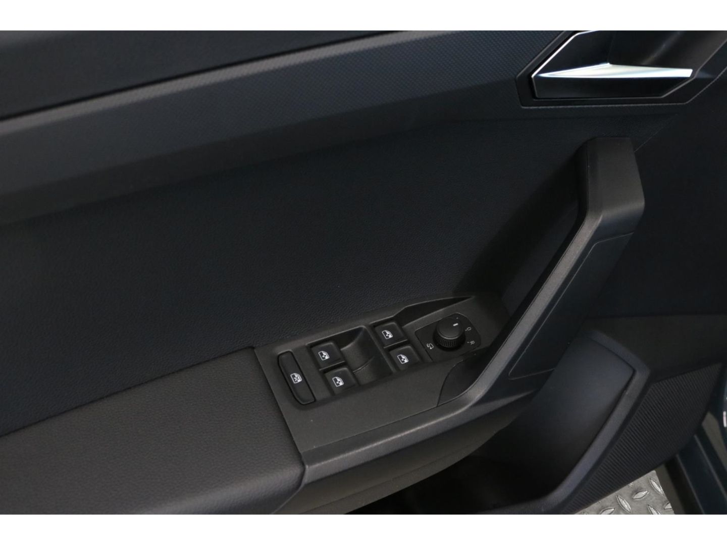 Fahrzeugabbildung SEAT Arona Road Edition Tempo Navi DAB LED PDC SHZ