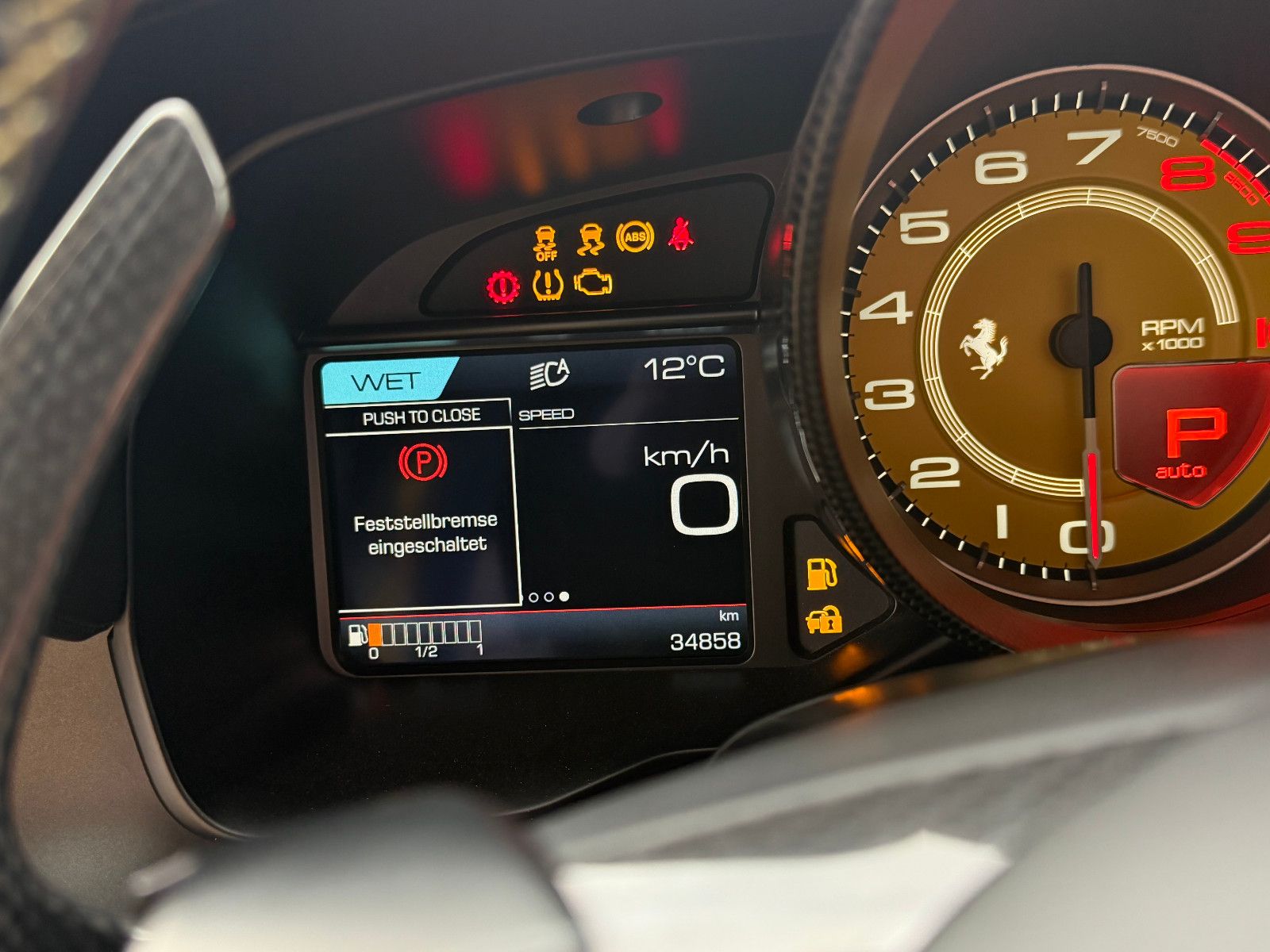 Fahrzeugabbildung Ferrari F8 Spider /LIFT/KAMERA/CARBON-LED-LENK./MEMORY