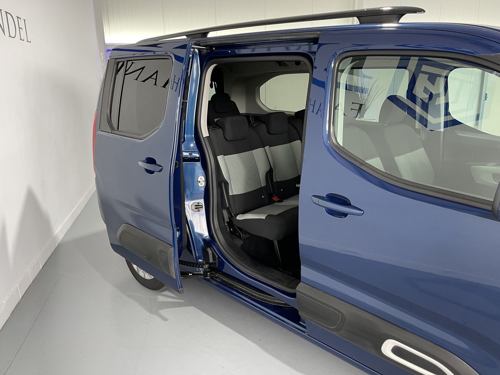 Fahrzeugabbildung Citroën Berlingo Feel XL*7 Sitzer*AHK*LED*Navi*Cam*Klima