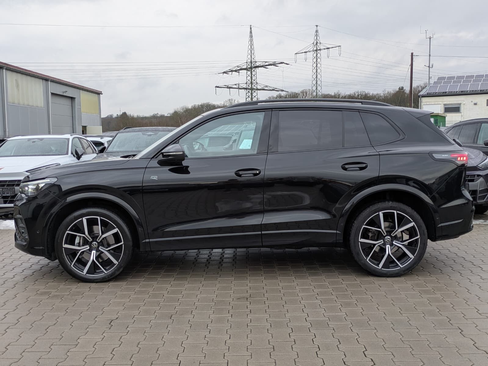 Fahrzeugabbildung Volkswagen Tiguan 2.0 TDI 4M R-Line PANO*H&K*AHK*MATRIX*20"